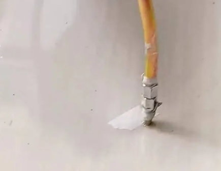 东西湖瓷砖空鼓维修公司专业解答在瓷砖铺贴过程中，如果使用的砂料过粗（如全部使用了粗砂），可能会导致以下问题